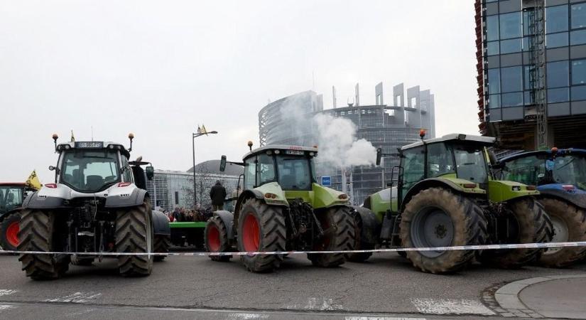 Óriási tüntetés Brüsszelben: több mint nyolcezer traktor érkezett a belga fővárosba (VIDEÓ)