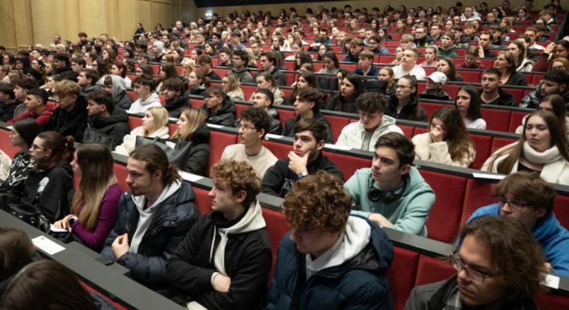 Rekordlétszámú érdeklődés övezte a Debreceni Egyetem Gazdaságtudományi Karának nyílt napját