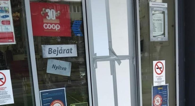 Most érkezett: rendőrségi helyszínelés a népszerű egri boltnál – kiderült, mi történt