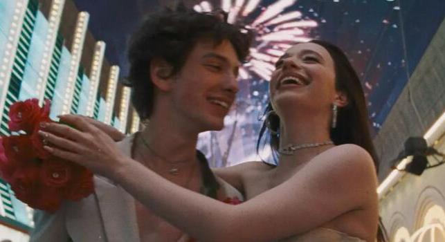 A fiatalok segítenek túlélni a moziknak