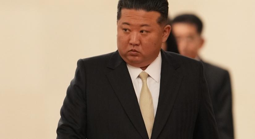 Vallott Kim Dzsongun volt alkalmazottja: döbbenetes szabályok szerint él a diktátor személyzete, elképesztő, miket kell betartaniuk