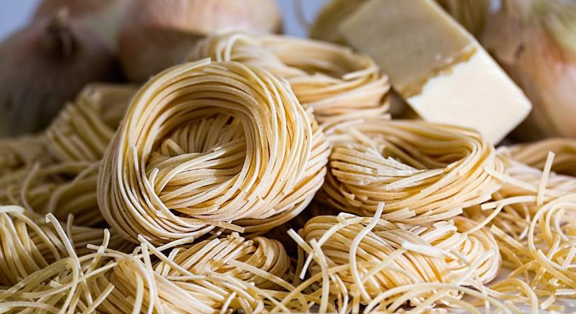 Eltűnhet a kedvenc tésztánk a polcokról, szigorított a kormány a szabályokon