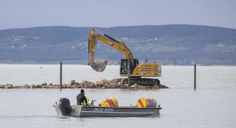Beintett a kormányhivatal, bukja a balatonföldvári kikötőjét a NER-közeli beruházó