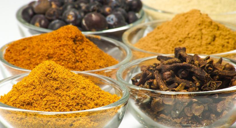 Ilyen fűszert vásárolt az Auchanban? Ne használja, rákkeltő anyagot találtak benne