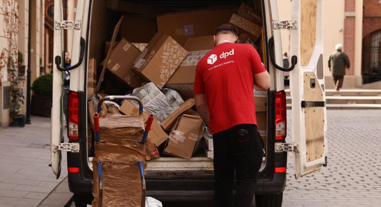 A fogyasztóvédelem is nekiment a DPD-nek, egyre nagyobb a botrány a cég körül
