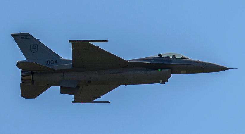 Csúszik az F-16-os vadászgépek érkezése