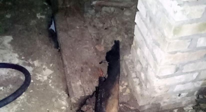 Kéménytűz miatt költözött el egy család Gyulajon