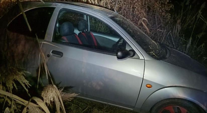 Hajnali baleset Nagymányokon: árokba csapódott egy autó