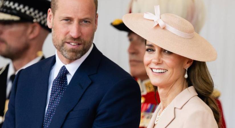 Katalin hercegné és Vilmos herceg karácsonyi üdvözlőlapjánál szebbet nem látsz: így bújnak hozzájuk a gyerekeik