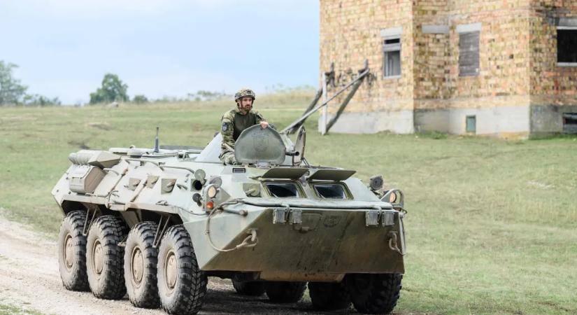 Nem 26, hanem 66 harckocsit adott el a kormány Szerbiának, Hadházy Ákos szerint ócskavas áron