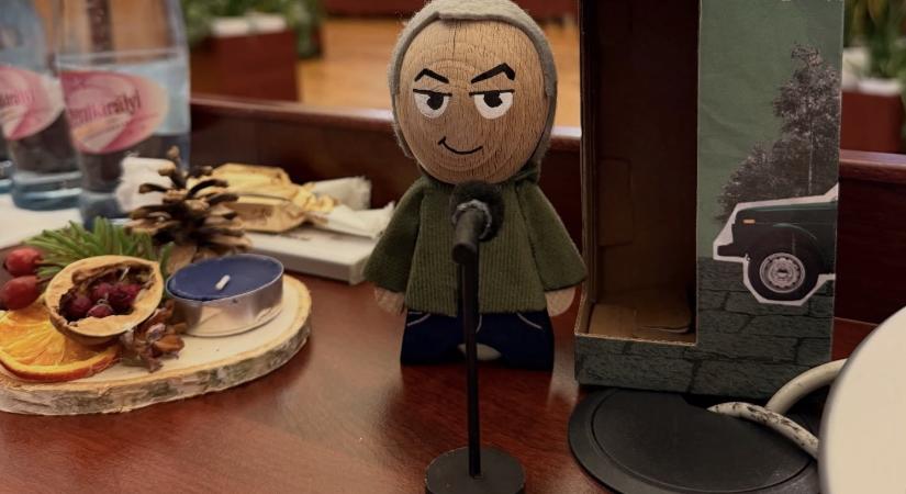 Karácsonyra felfuttatták a pártok a rajongóiknak szánt webshopokat