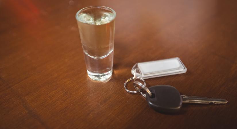 Nemsokára az autó kapcsolja le a részeg sofőröket: jön a Mitsubishi új technológiája