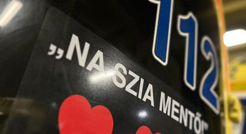 „Na, szia, mentő!” – a hős óvodás kiszólása új jelmondattá vált a mentőautókon