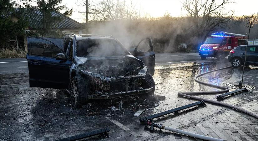 Tűz keletkezett egy Mercedes-Benz GLS autóban Ungváron