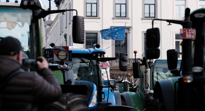 Ágyúzzák Brüsszelben a feldühödött tömeget, magyarok is vannak közöttük – ennek nagyon csúnya vége lehet, sokkoló képeken a gazdatüntetés!