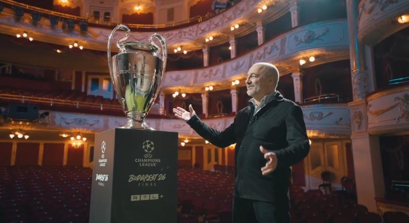 „Nehéz nem hozzáérni” – Rudolf Pétert is elvarázsolta a Vígszínház titokzatos fellépője