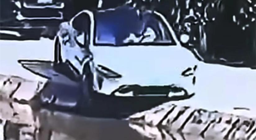 Menőzni akart a magától parkoló kocsijával, sírás lett a vége