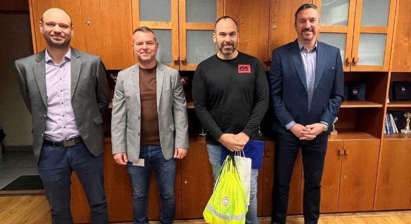 Letépte az idős asszony táskáját egy tolvaj, de a szomszédja nem hagyta elmenekülni