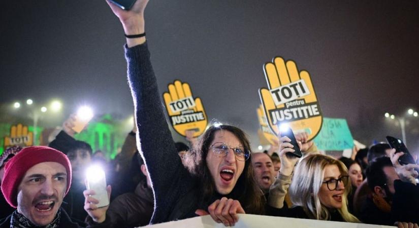 Elszakadt a cérna a románoknál: nekimentek a bukaresti elnöki hivatalnak az adóemelések és a megszorítások miatt