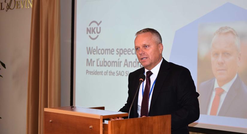 Tovább mélyül a válság, hiányzik a hosszú távú állami stratégia