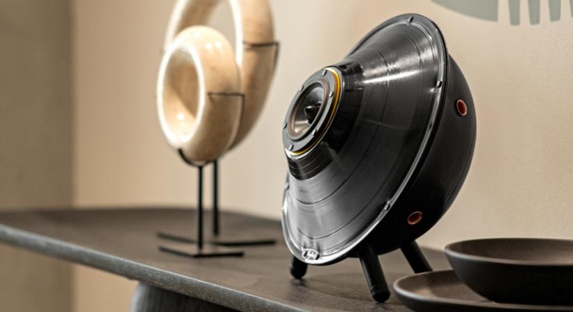 A Tipton szemüvegek után itt a hangszóró: a Sound Saucerrel lépnek be a zene világába