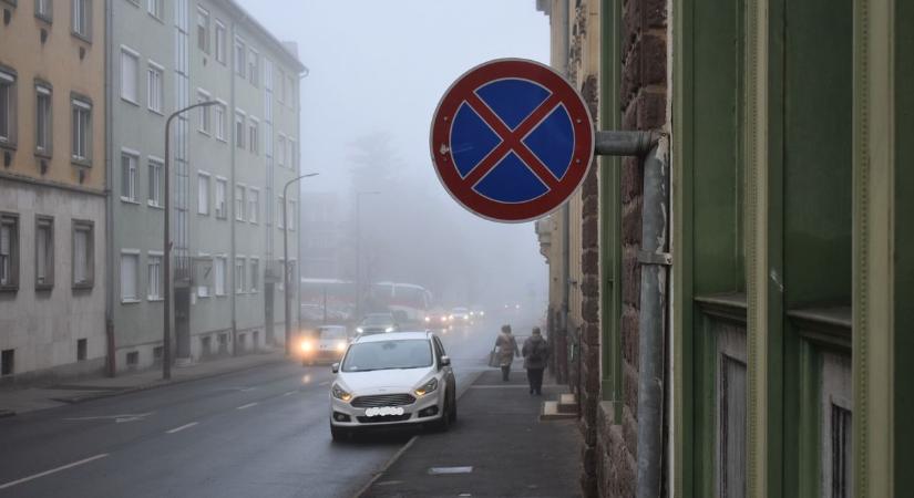 Látott már ilyet? Már megint egy extrém parkolás a zalai városban