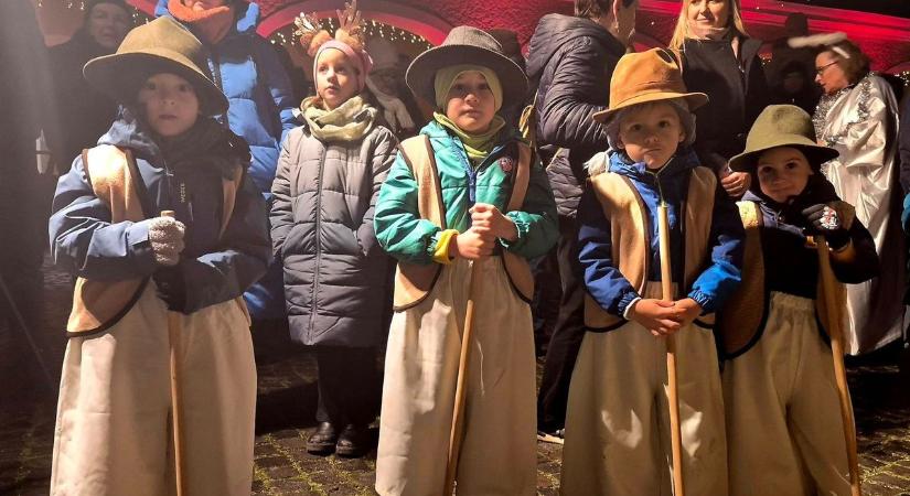 Közösségi ünneplés Rácalmáson: Rácalmásiak Karácsonya és advent harmadik vasárnapja (képgalériával)