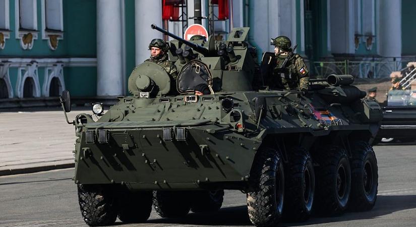 Hadházy: fegyverüzletet titkolt a kormány, ajándékba adtunk Szerbiának 66 harckocsit