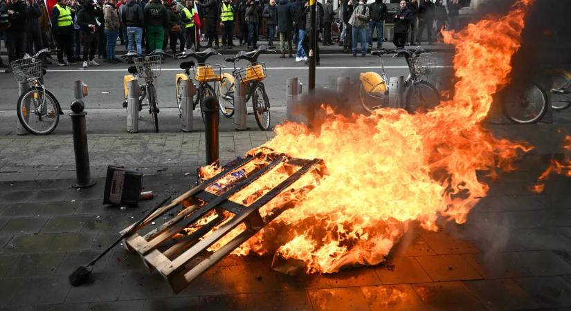 Brutális képeken a brüsszeli gazdatüntetés – galéria