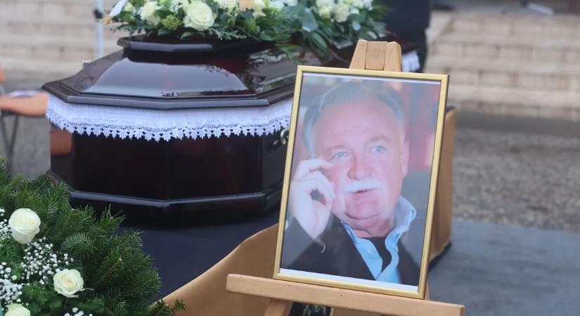 Szívszorító: itt vannak az első, exkluzív képek Balázs Péter temetéséről