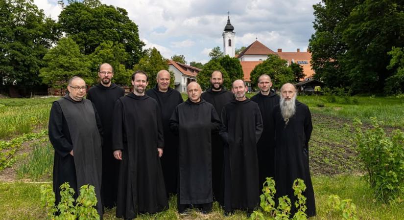 Erre nem gondolt senki: Elképesztő hírt kaptunk a magyar szerzetesekről