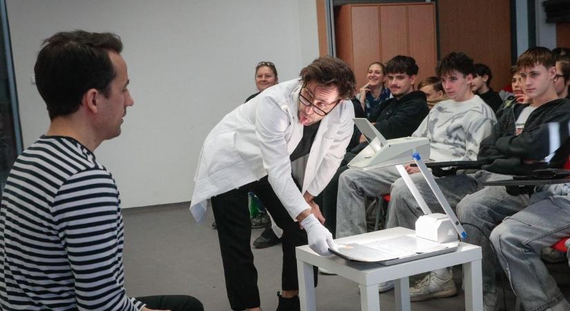 Kalap (variációk agyműködésre): tabutémákról beszélt, a társadalmi elfogadást célozta az előadás