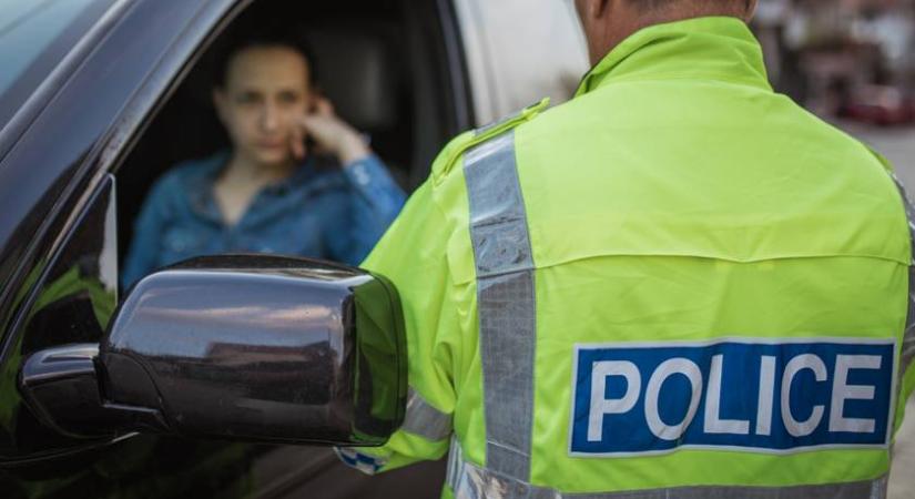 Sokan nem ismerik a szabályt: büntetést kaphatsz, ha ilyet teszel az autódra