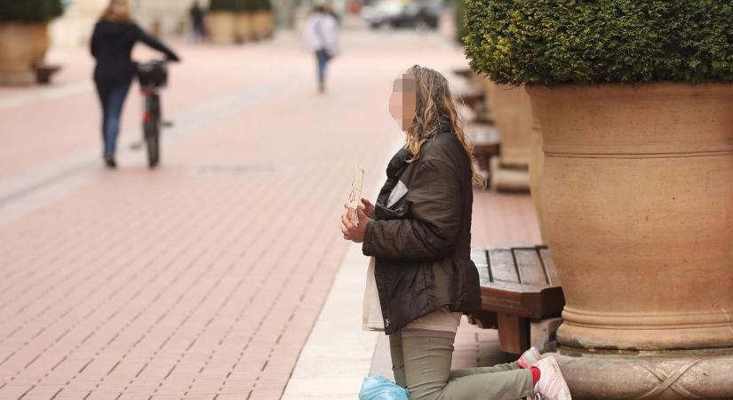 Kéregetésre kényszerítették a Heves megyei nőt