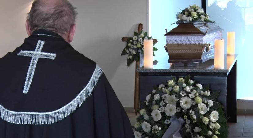 Wittmann Károlytól búcsúztak ma a kiskanizsai temetőben