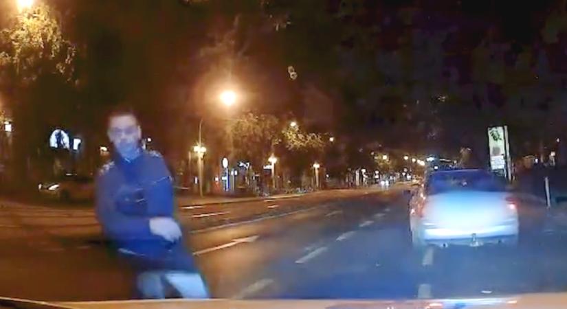 Bódultan menekült a rendőrök elől, 120 km/h-val csapódott taxiba a Blahán