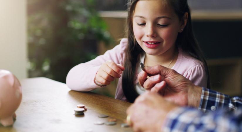 Megdöbbentek a magyar családok: észrevétlenül olvad el a bankban tartott megtakarításuk