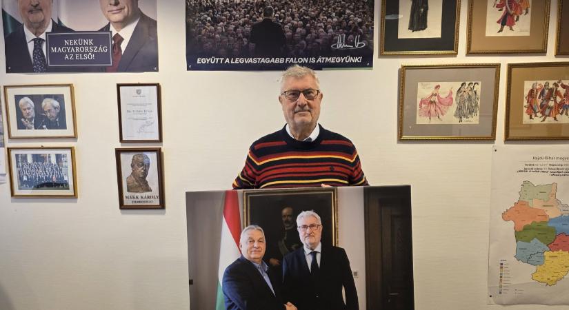 Ha fideszes politikusnak vennél születésnapi ajándékot, de nincs ötleted, itt van egy remek megoldás