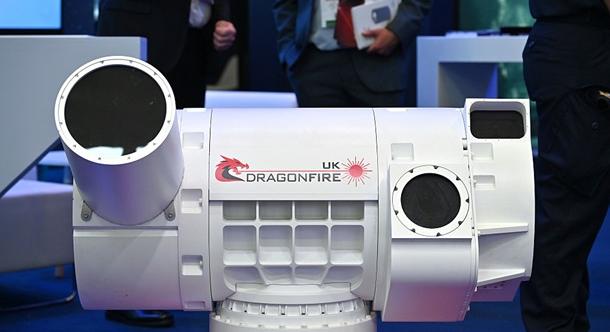 Nagy-Britannia 20 millió fontot fektet be drónok elleni lézerfegyverekbe