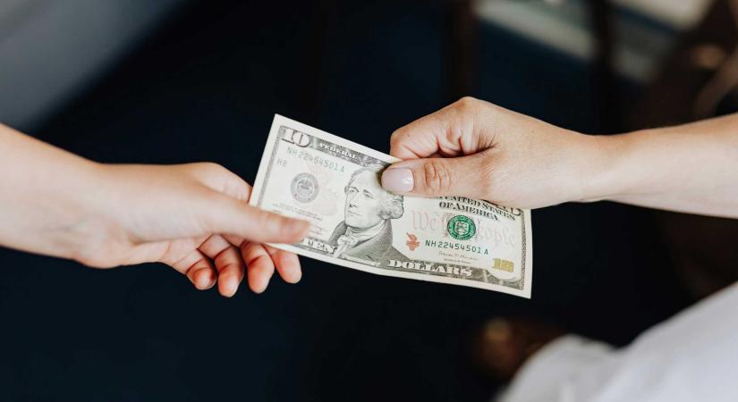 Bíróság elé állítják a korrupcióval vádolt polgármestert