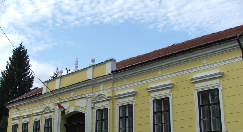 A falu valamennyi háztartása ajándékot kapott az önkormányzattól