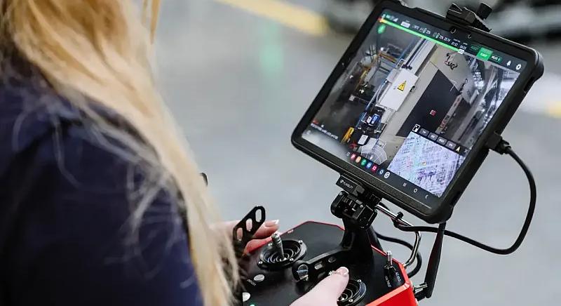 A JLR drónokkal váltja ki a veszélyes gyárellenőrzéseket