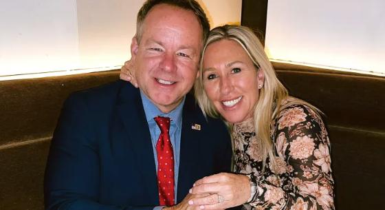 Politikust vesz el a sztárújságíró