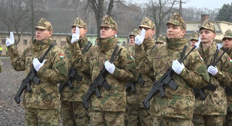 A hazára esküdtek fel