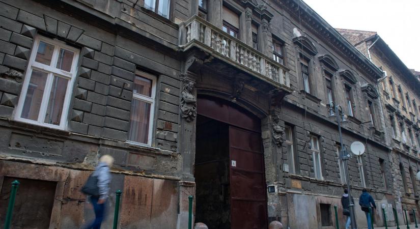 Roma központ helyett pusztulás - Hűtlen kezelés, hivatali visszaélés gyanúja miatt tett feljelentést Horváth Aladár