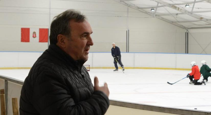 Bíróságon a kecskeméti hokiedző, a vád ötrendbeli kiskorú veszélyeztetésének bűntette