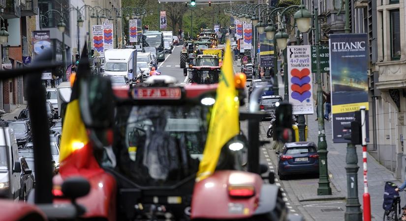 Beizzították a traktorokat a felbőszült gazdák Brüsszelben: útlezárások jönnek az EU-csúcs helyszínén az eredeti terv helyett