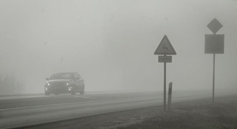Óvatosan az utakon! Pénteken sűrű ködlepel borul Heves vármegyére