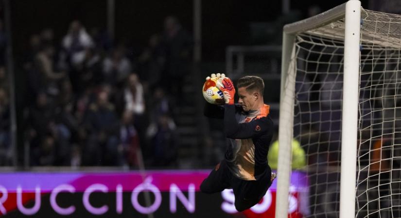 Szczesny nemes gesztusa miatt került vissza a Barca kapujába a nyár óta jegelt Ter Stegen