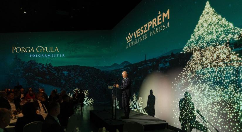 Polgármesteri karácsony: Veszprém ereje a közösségben rejlik (galéria  videó)